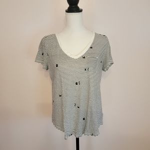 Torrid striped cat v neck t-shirt size 00